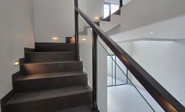 Dijual Rumah Baru 2 Lantai Ternyaman di Setraduta Grande