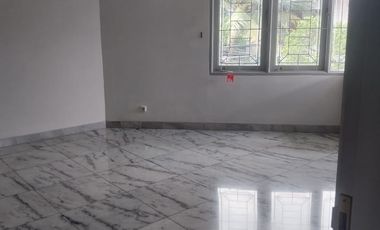 DISEWAKAN RUMAH 2 LANTAI PEJATEN VILLAGE