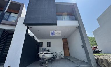 CASA RENTA SAN GERARDO ZONA EL BARRO CARRETERA NACIONAL MONTERREY SANTIAGO