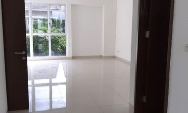 Rumah 2lt 12x20 240m type 4KT Cluster Palm Spring JGC Jakarta Garden City