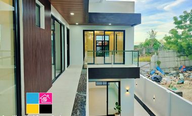 Modern Contemporary House with Swimming Pool in Royale Cebu
