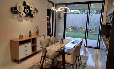 DIJUAL RUMAH MEWAH FULL FURNISH TEPI JLN ASPAL TIMUR BANDARA ADISUCIPTO PURWOMARTANI