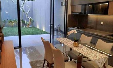DIJUAL RUMAH MEWAH FULL FURNISH TEPI JLN ASPAL TIMUR BANDARA ADISUCIPTO PURWOMARTANI