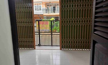 Rumah kost brand new lokasi pinggir jalan di Kelapa Gading