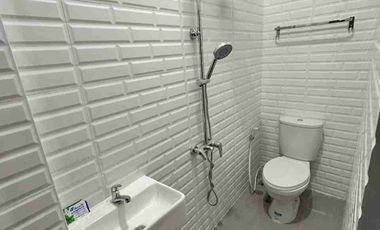 DIJUAL KOST EXCLUSIVE FULL FURNISH 3LANTAI KAWASAN PREMIUM KELILINGI KAMPUS TERNAMA DI YOGYAKARTA SETURAN