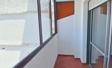 DEPARTAMENTO 3 AMBIENTES CON ESPACIO DE COCHERA SEMIPISO AL FRENTE UBICADO EN CALLE ENTRE RIOS AL 2700 ZONA CHAUVIN - MACROCENTRO  2DO PISO A LA CALLE