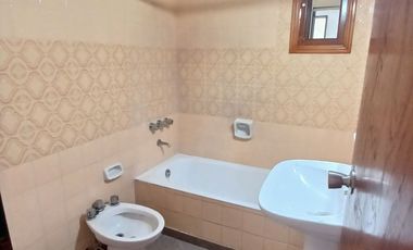 DEPARTAMENTO 3 AMBIENTES CON ESPACIO DE COCHERA SEMIPISO AL FRENTE UBICADO EN CALLE ENTRE RIOS AL 2700 ZONA CHAUVIN - MACROCENTRO  2DO PISO A LA CALLE