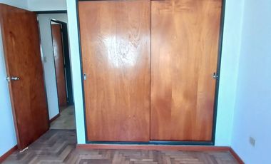 DEPARTAMENTO 3 AMBIENTES CON ESPACIO DE COCHERA SEMIPISO AL FRENTE UBICADO EN CALLE ENTRE RIOS AL 2700 ZONA CHAUVIN - MACROCENTRO  2DO PISO A LA CALLE