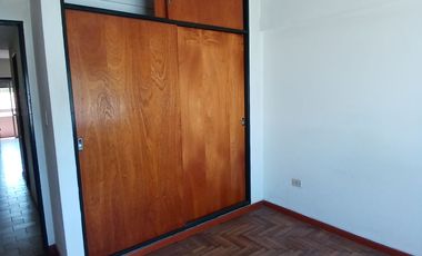 DEPARTAMENTO 3 AMBIENTES CON ESPACIO DE COCHERA SEMIPISO AL FRENTE UBICADO EN CALLE ENTRE RIOS AL 2700 ZONA CHAUVIN - MACROCENTRO  2DO PISO A LA CALLE