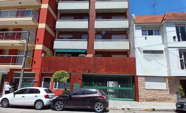 DEPARTAMENTO 3 AMBIENTES CON ESPACIO DE COCHERA SEMIPISO AL FRENTE UBICADO EN CALLE ENTRE RIOS AL 2700 ZONA CHAUVIN - MACROCENTRO  2DO PISO A LA CALLE