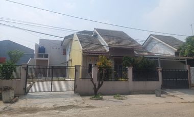 Disewakan Rumah Bagus Semi 2 Lantai (posisi Hook) di Perumnas Bumi Telukjambe Karawang Barat