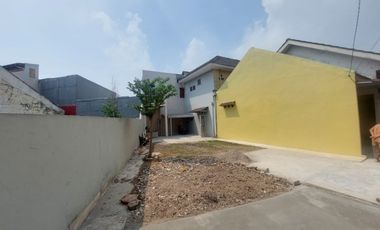 Disewakan Rumah Bagus Semi 2 Lantai (posisi Hook) di Perumnas Bumi Telukjambe Karawang Barat