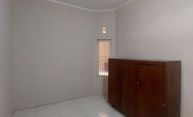 Disewakan Rumah Bagus Semi 2 Lantai (posisi Hook) di Perumnas Bumi Telukjambe Karawang Barat