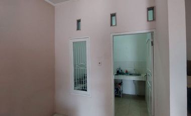 Disewakan Rumah Bagus Semi 2 Lantai (posisi Hook) di Perumnas Bumi Telukjambe Karawang Barat