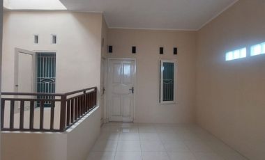 Disewakan Rumah Bagus Semi 2 Lantai (posisi Hook) di Perumnas Bumi Telukjambe Karawang Barat