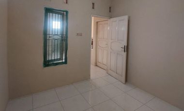 Disewakan Rumah Bagus Semi 2 Lantai (posisi Hook) di Perumnas Bumi Telukjambe Karawang Barat