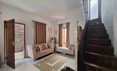 Rumah Modern  Dekat RS Bali Med di Padangsambian