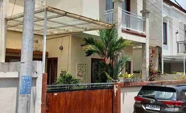 Rumah Modern  Dekat RS Bali Med di Padangsambian