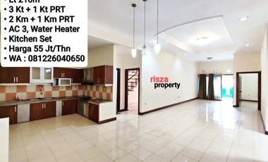 Rumah disewakan di Purwosari, Surakarta, Jawa Tengah