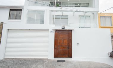 SE VENDE CASA EN CALLE MAR CASPIO, SECTOR SUR.