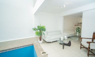 SE VENDE CASA EN CALLE MAR CASPIO, SECTOR SUR.