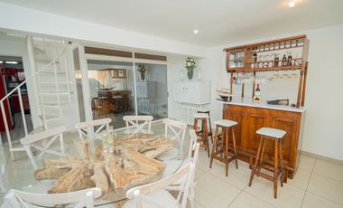 SE VENDE CASA EN CALLE MAR CASPIO, SECTOR SUR.