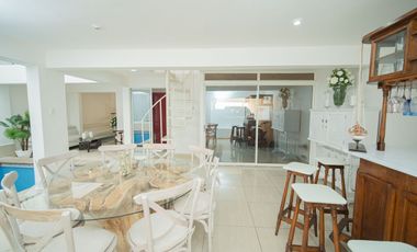 SE VENDE CASA EN CALLE MAR CASPIO, SECTOR SUR.