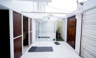 SE VENDE CASA EN CALLE MAR CASPIO, SECTOR SUR.