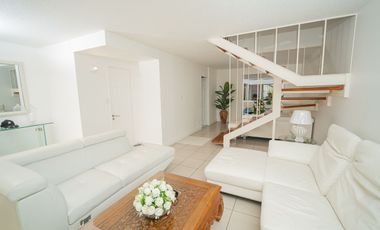 SE VENDE CASA EN CALLE MAR CASPIO, SECTOR SUR.