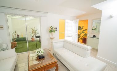 SE VENDE CASA EN CALLE MAR CASPIO, SECTOR SUR.