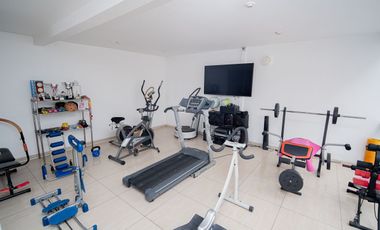 SE VENDE CASA EN CALLE MAR CASPIO, SECTOR SUR.