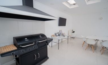 SE VENDE CASA EN CALLE MAR CASPIO, SECTOR SUR.