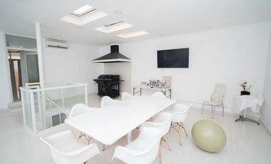 SE VENDE CASA EN CALLE MAR CASPIO, SECTOR SUR.