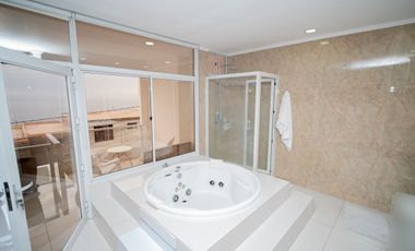 SE VENDE CASA EN CALLE MAR CASPIO, SECTOR SUR.