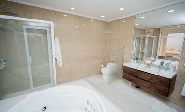 SE VENDE CASA EN CALLE MAR CASPIO, SECTOR SUR.