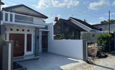 DIJUAL RUMAH BARU DEKAT KAMPUS UNU AMBARKETAWANG GAMPING