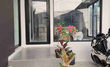 DIJUAL CEPAT KOST EXCLUSIVE FULL FURNISH BANGUN BARU DEKAT KAMPUS UII COCOK INVESTASI YG MENGUNTUNGKAN JAKAL