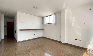 Departamento de dos dormitorios en alquiler, Kennedy Norte. Cerca de Escuela de los Chefs.