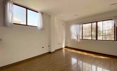 Departamento de dos dormitorios en alquiler, Kennedy Norte. Cerca de Escuela de los Chefs.