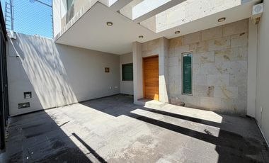 Casa en renta fraccionamiento Revolución