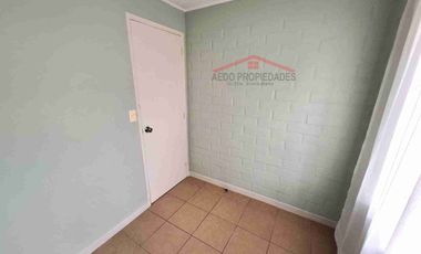 Se Arrienda Funcional y Amplia casa de dos pisos, Villa Los Canelos, comuna de Quillota.