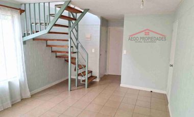 Se Arrienda Funcional y Amplia casa de dos pisos, Villa Los Canelos, comuna de Quillota.