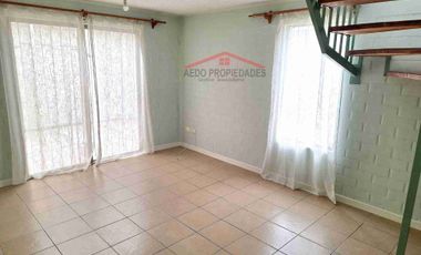 Se Arrienda Funcional y Amplia casa de dos pisos, Villa Los Canelos, comuna de Quillota.