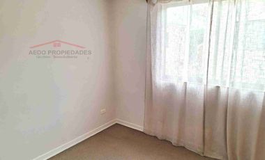 Se Arrienda Funcional y Amplia casa de dos pisos, Villa Los Canelos, comuna de Quillota.