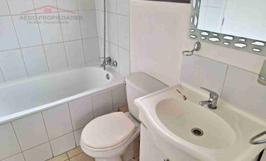 Se Arrienda Funcional y Amplia casa de dos pisos, Villa Los Canelos, comuna de Quillota.