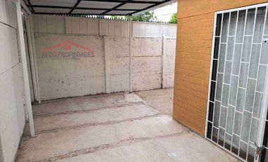 Se Arrienda Funcional y Amplia casa de dos pisos, Villa Los Canelos, comuna de Quillota.