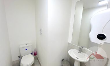 Arriendo oficina Chicureo con 3 privados, ubicación privilegiada