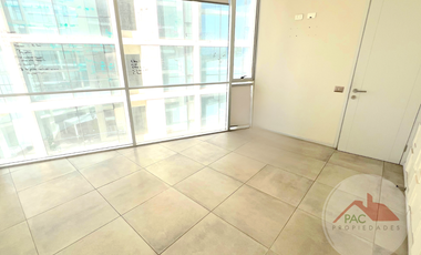 Arriendo oficina Chicureo con 3 privados, ubicación privilegiada