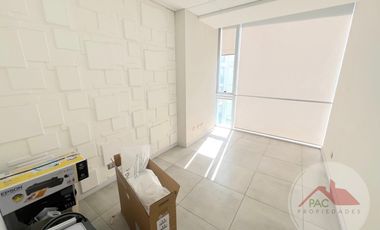 Arriendo oficina Chicureo con 3 privados, ubicación privilegiada