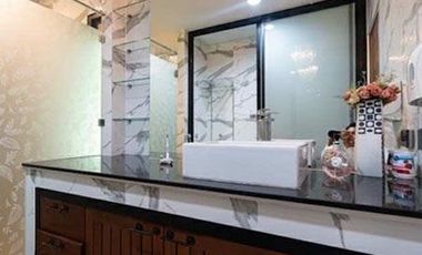 Luxuriously Pool Villa House for rent . near Phakoitai Fresh Market and Meechok plaza.